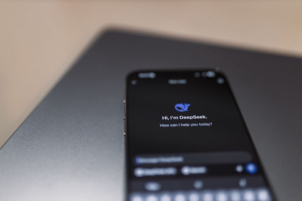Chatbot con IA para tu negocio: qué es, cuánto cuesta y cuándo contratarlo