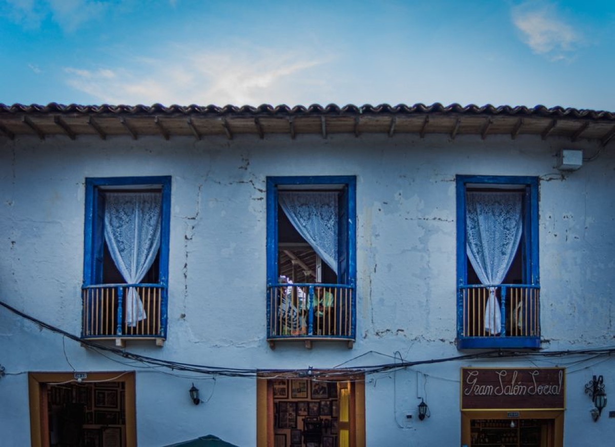 Página web para peluquería o centro de estética en la Vega Baja: guía completa 2025